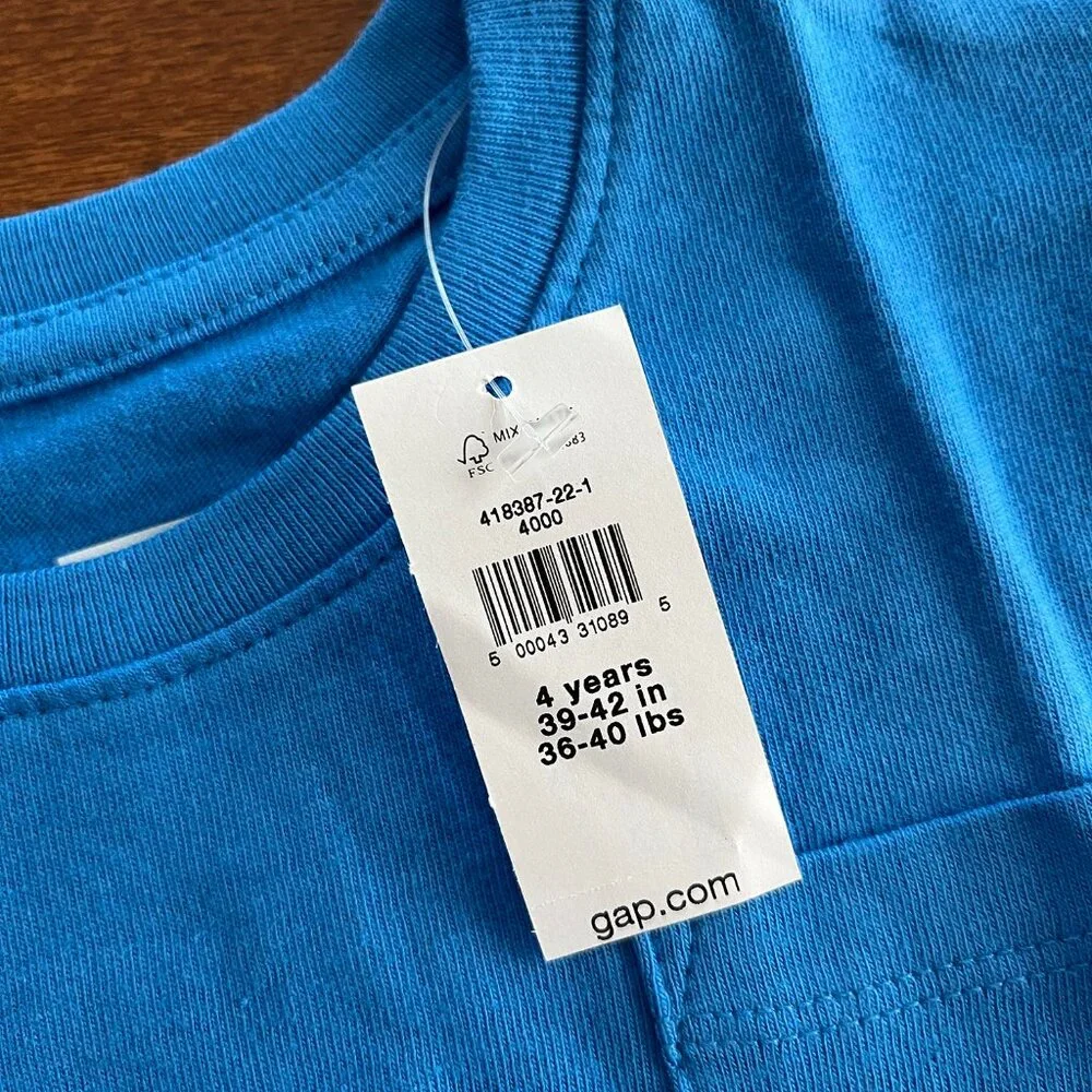 Gap blue pocket T-shirt 4T NWT